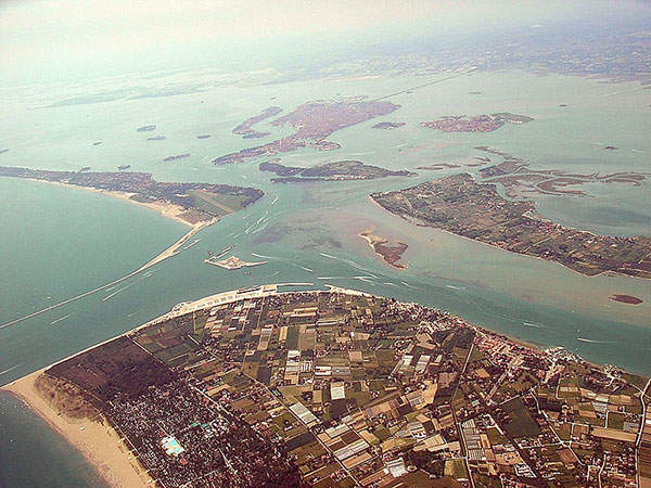 The Venetian Lagoon with the inclusion of the MOSE project site. Image courtesy of Chris 73.